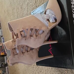 Anne Michelle Worahip Nude/Beigw Stilettos